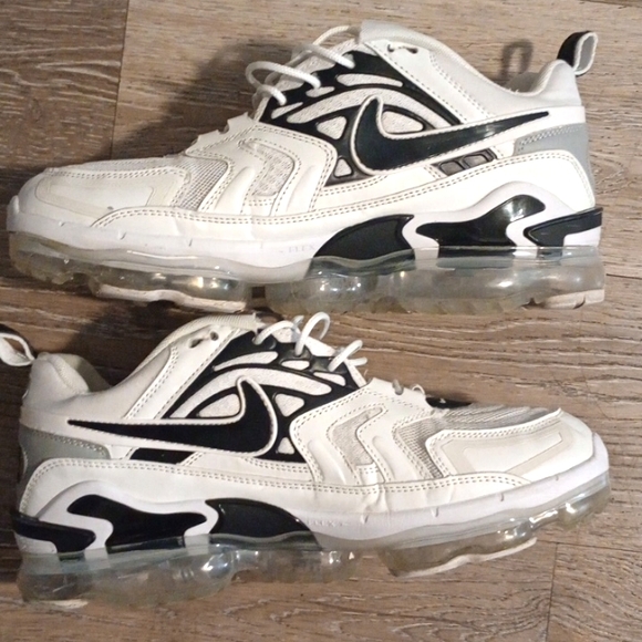 Shoes - Picture 2 of 4